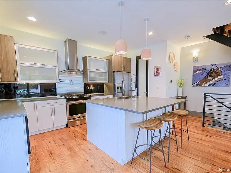 2070 N High St — Photo 9