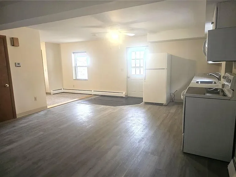 122 Jane St #B — Photo 4