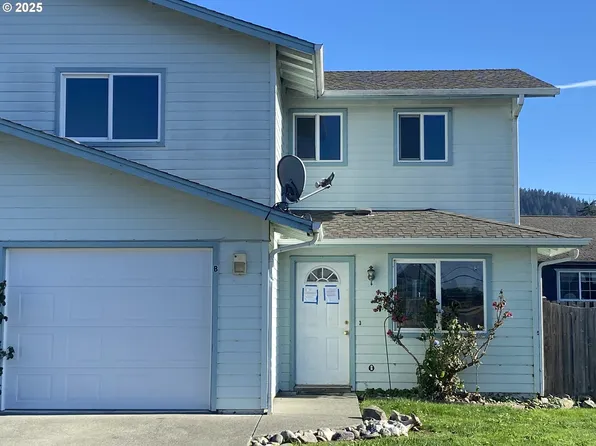 722 Pioneer Rd #A, Brookings, OR 97415