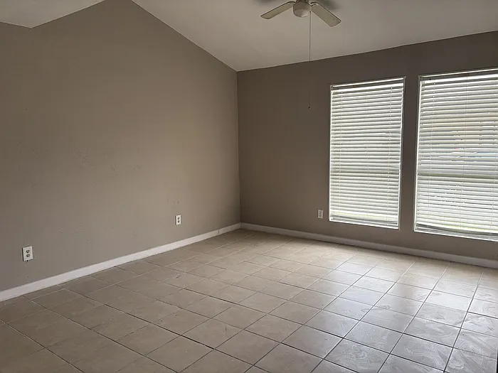 1 bed, 1.0 bath, 871 sqft, $1,250 — Photo 3