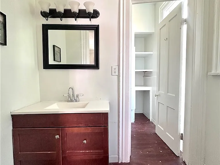 912 Lafayette Ave — Photo 6
