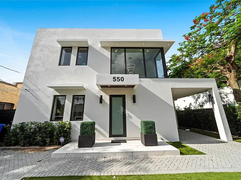 550 NW 42nd St — Photo 55