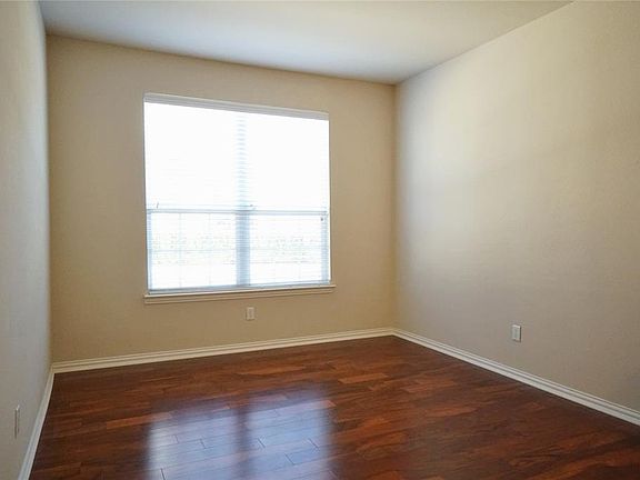 5th image of 1813 Brookview Dr