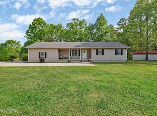 1004 Colony Rd, Grimsley, TN 38565