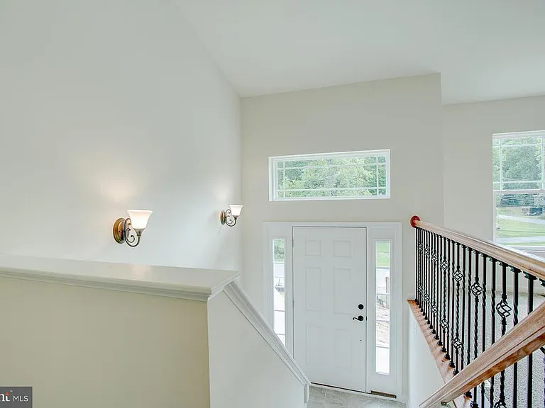 1002 Aquia Dr — Photo 2