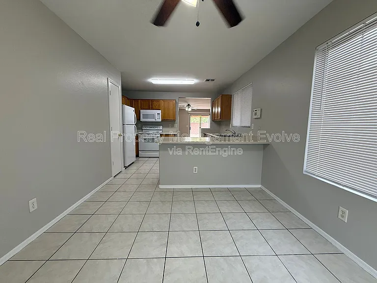12438 W Hearn Rd — Photo 8