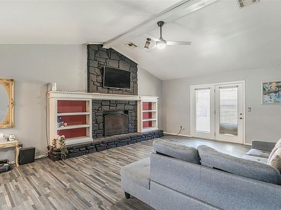 5th image of 855 Twisted Oak Dr