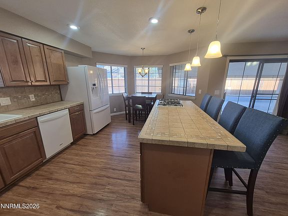 3rd image of 551 Meadow Glen Dr