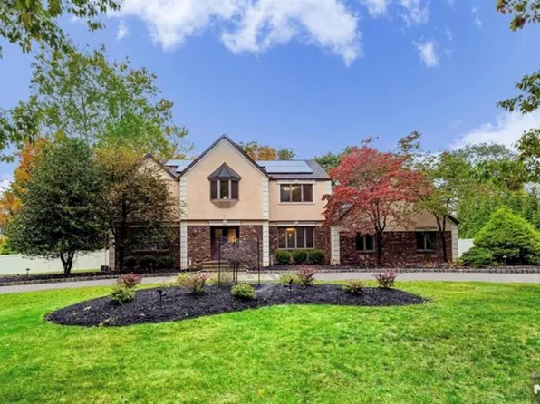 7 Herbst Rd, Old Tappan, NJ 07675