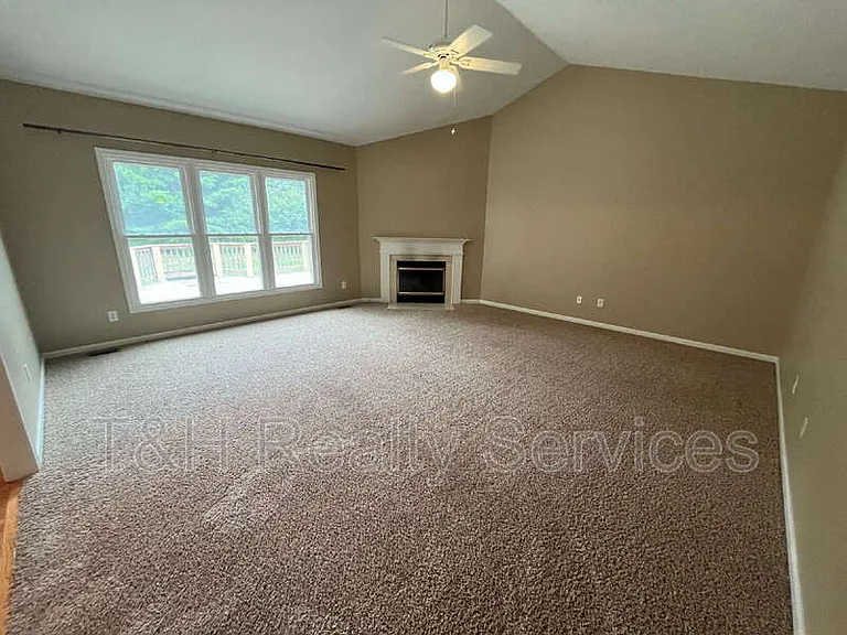 11451 Sutton Place Dr E — Photo 3