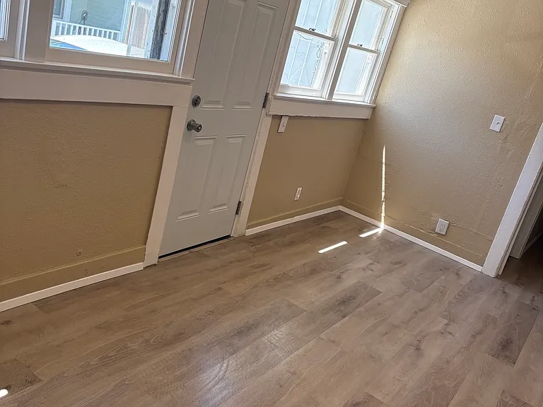 318 S Broadway St — Photo 22