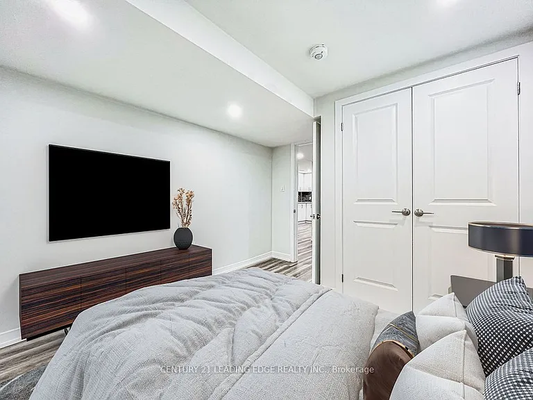 88 Hewitt Cres — Photo 6