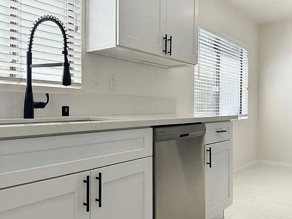 5th image of 4727 Kester Ave APT 203