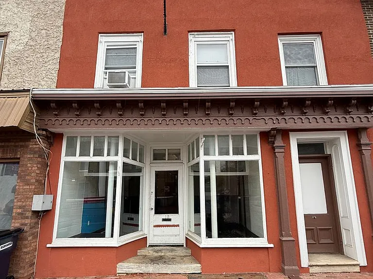 10 S Main St — Photo 2
