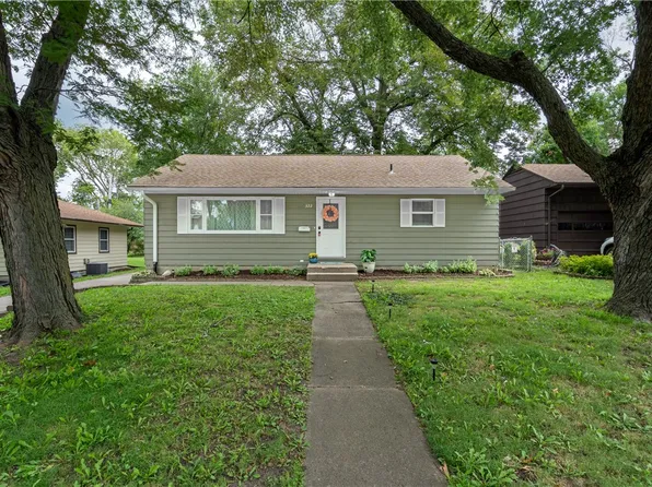 322 Hilltop Rd, Ames, IA 50014