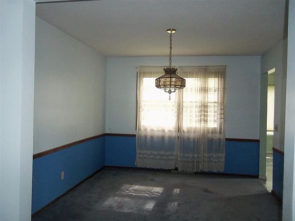 3rd image of 1109 Calvin St