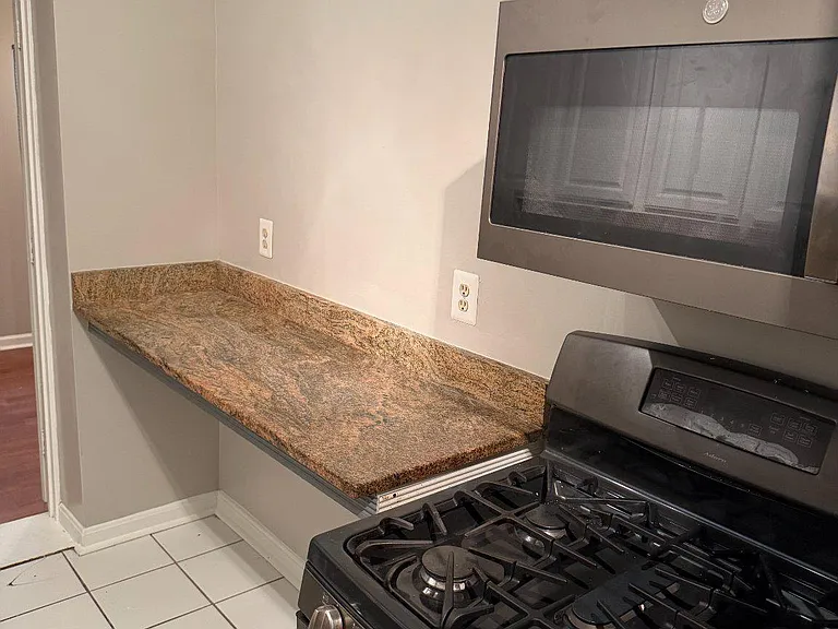 321 Adams St NE — Photo 24
