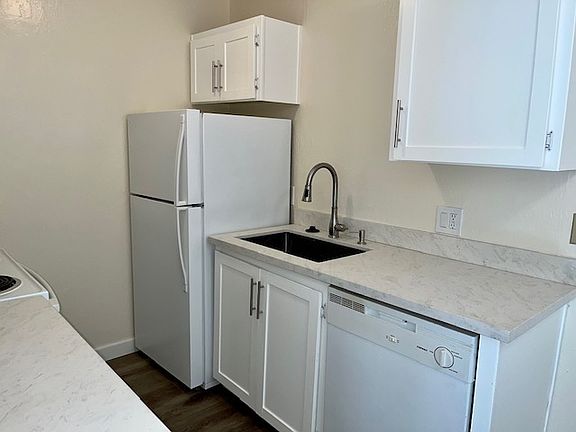 3rd image of 406 Boardwalk Ave APT 9