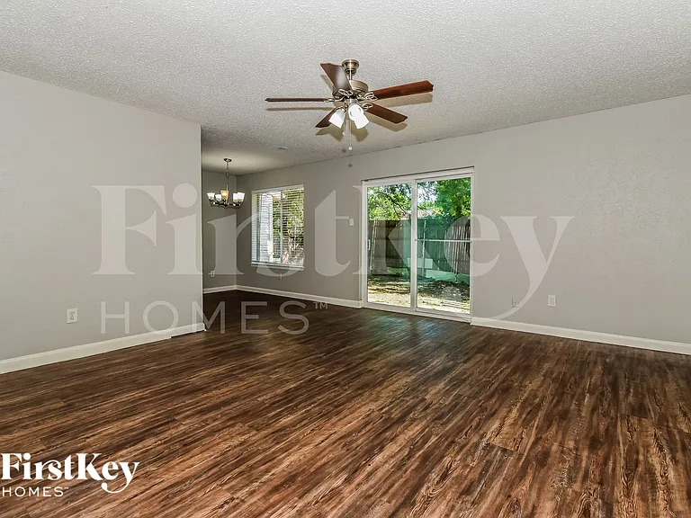 1418 Eagle Pass Dr — Photo 5