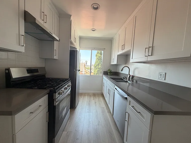 1161 N Hobart Blvd — Photo 13