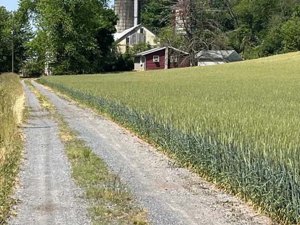 2302 Valleyview Rd, Mount Joy, PA 17552