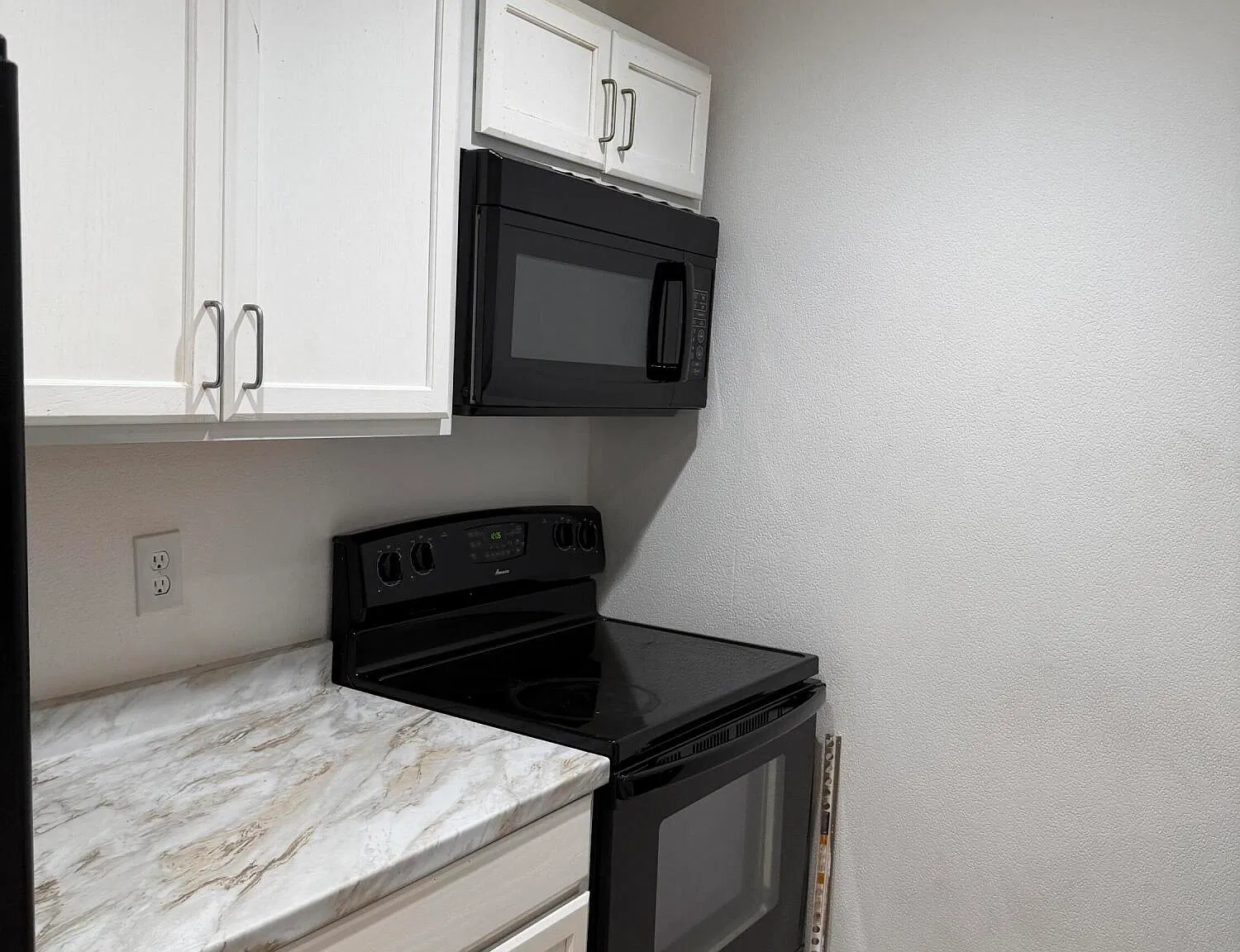 3 bed, 2.5 bath, 1428 sqft, $2,500 — Photo 4