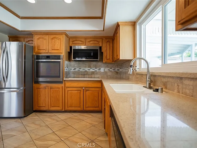 11801 Rexford Rd — Photo 10