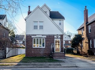 597 Marcellus Rd, Williston Park, NY 11596