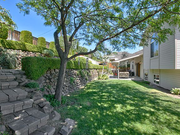 4th image of 8 N 78th Ave