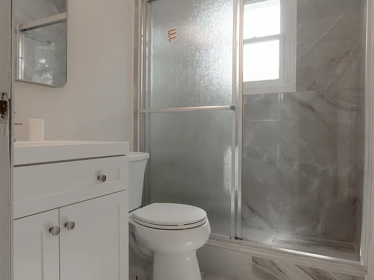 206 1st St #2L — Photo 5