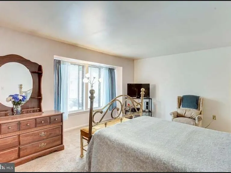 8723 Ridge Hollow Ct — Photo 13