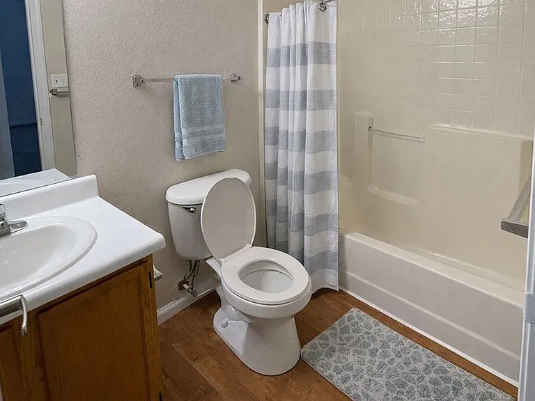 BRITTANY POINT APARTMENTS — Photo 6
