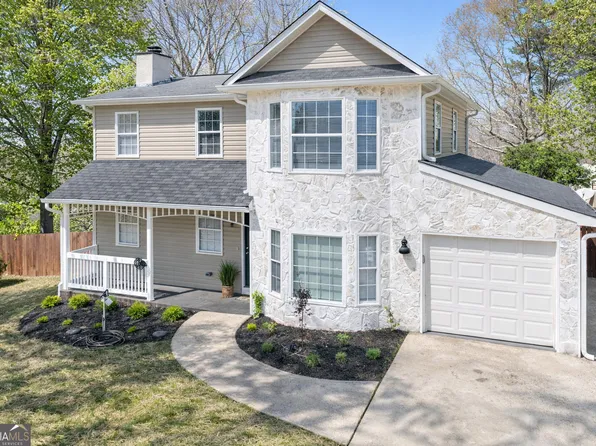155 Bear Run Ct, Chattahoochee Hills, GA 30268
