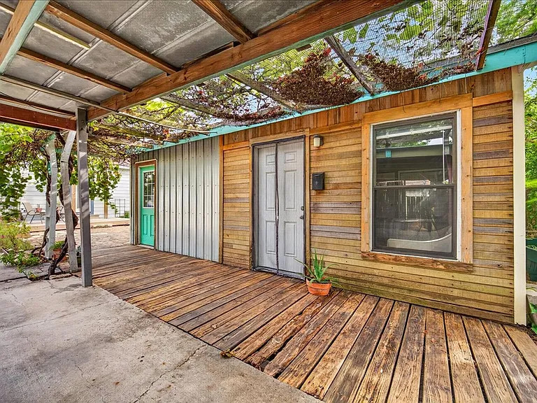 314 Melrose St — Photo 40