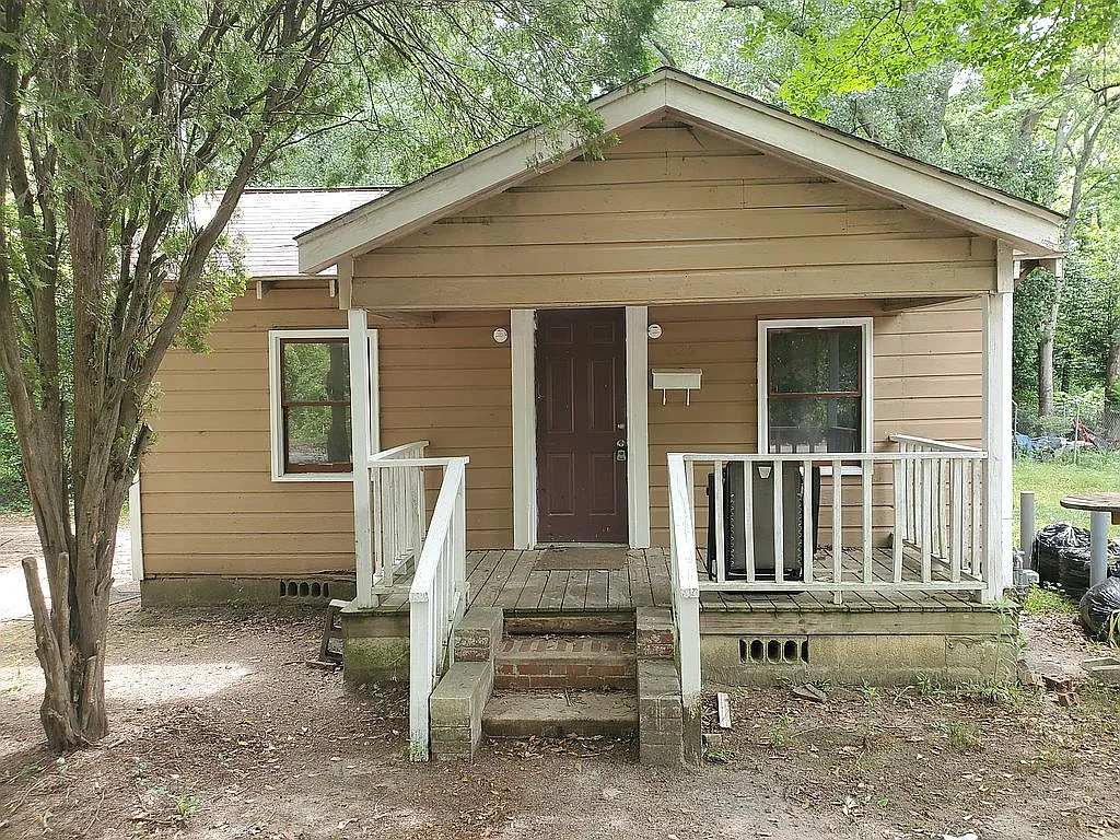 1025 Forsyth Ave photo 1