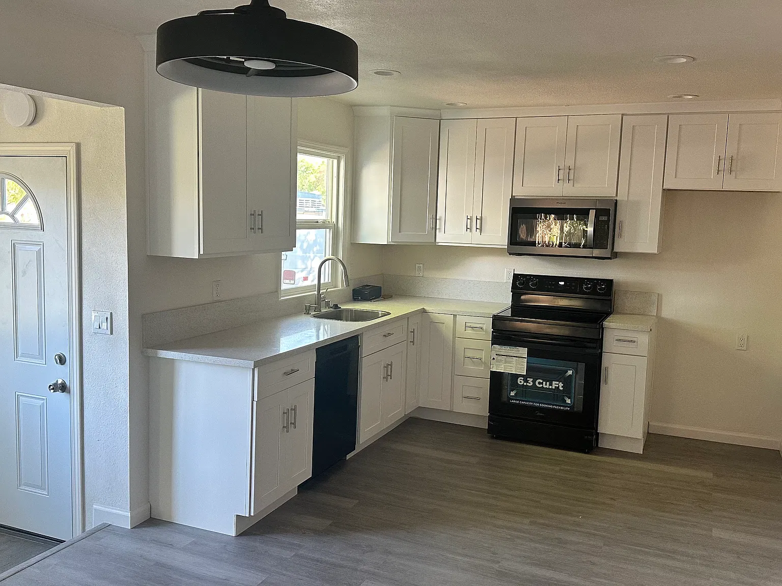 2 bed, 872 sqft, $2,350 — Photo 4