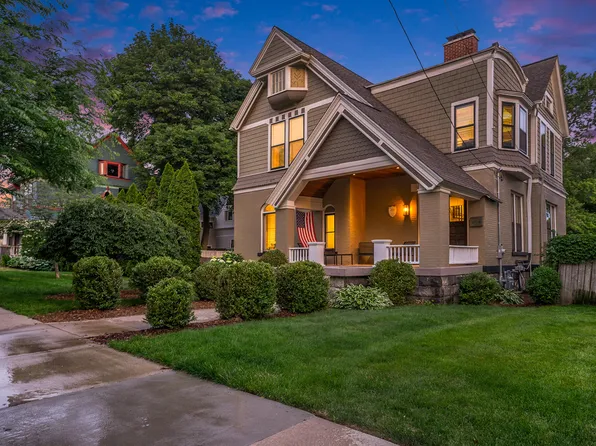 546 Wealthy St SE, Grand Rapids, MI 49503