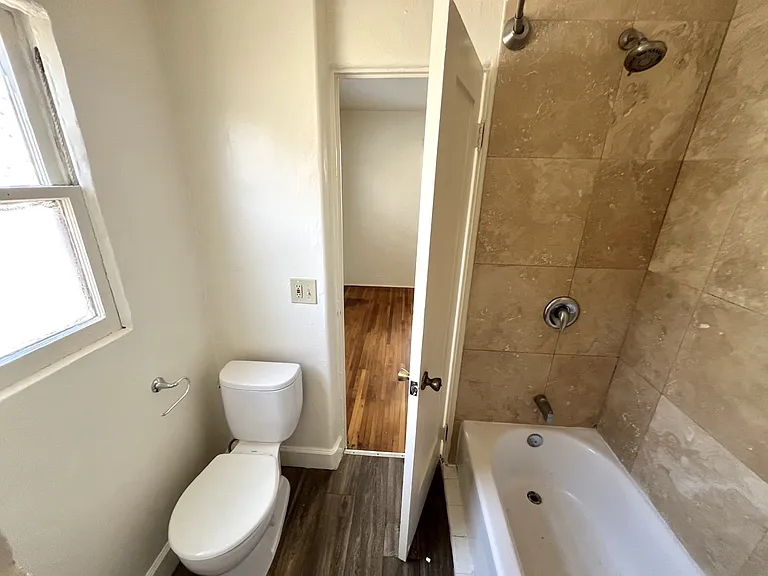 1813 Bacon St — Photo 5