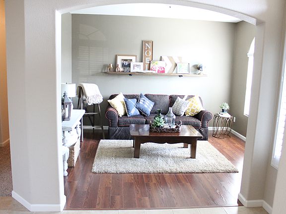 2nd image of 153 N Shenandoah Ct