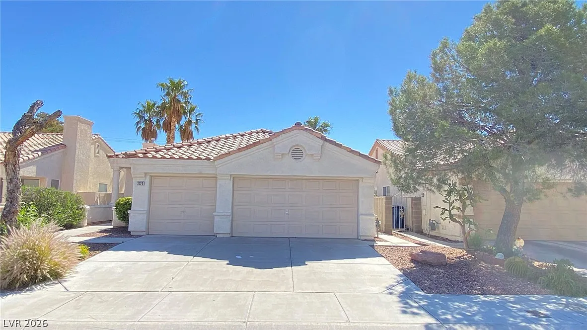 3 bed, 2.0 bath, 1336 sqft, $1,990 — Photo 1