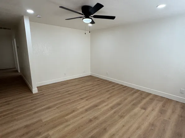 2100 N Mora Ct, Visalia, CA 93291