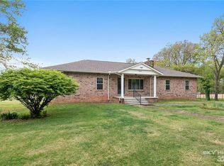 3200 W Seminole Dr, Rogers, AR 72758