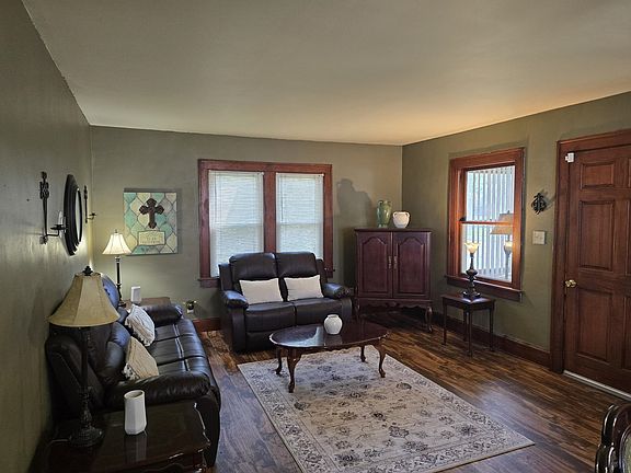4th image of 5525 East Dr