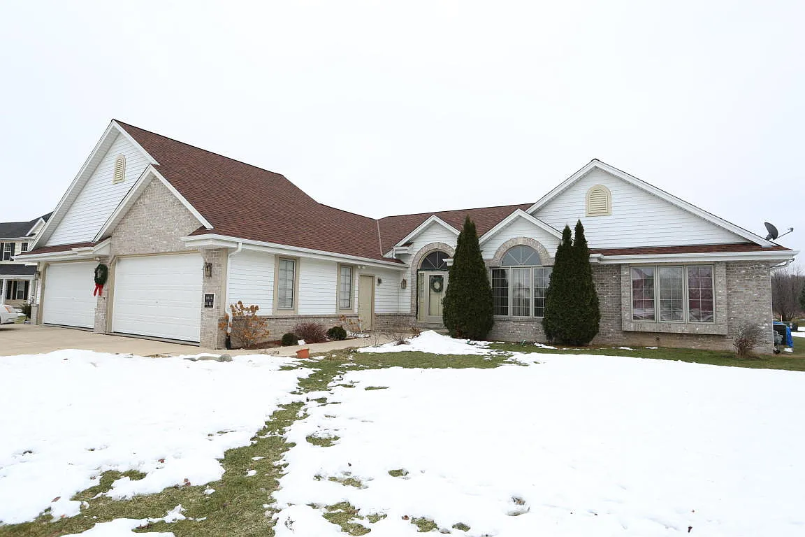 W134N6816 Wild Rose Ct photo 1