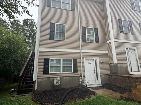 318 Crescent St #B, Fall River, MA 02720