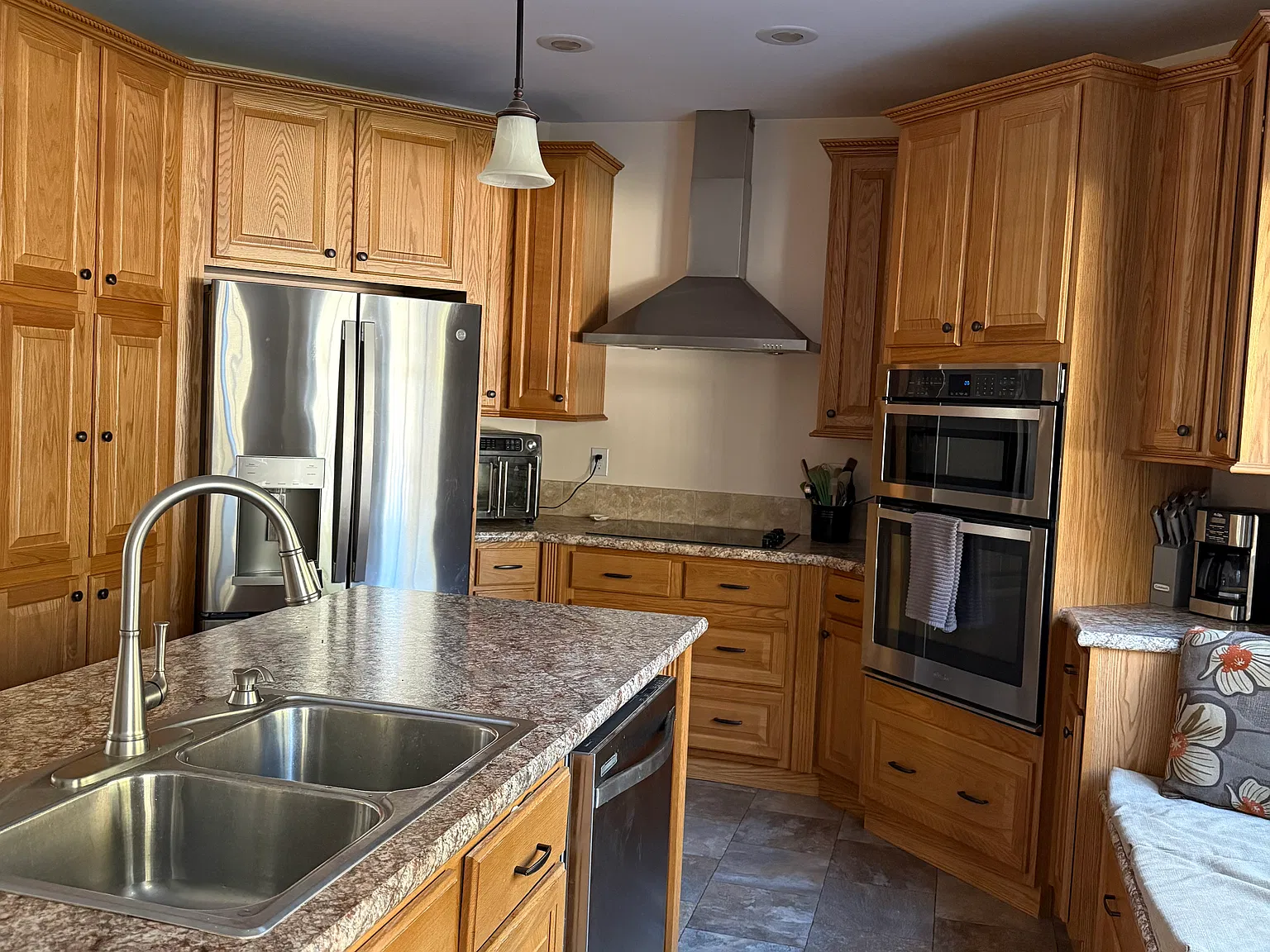 3 bed, 2.5 bath, 1780 sqft, $4,100 — Photo 4