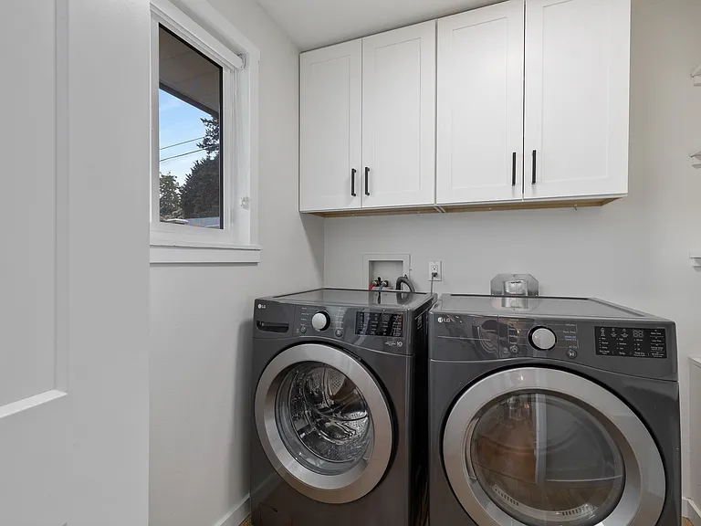 2701 NE 110th St — Photo 11