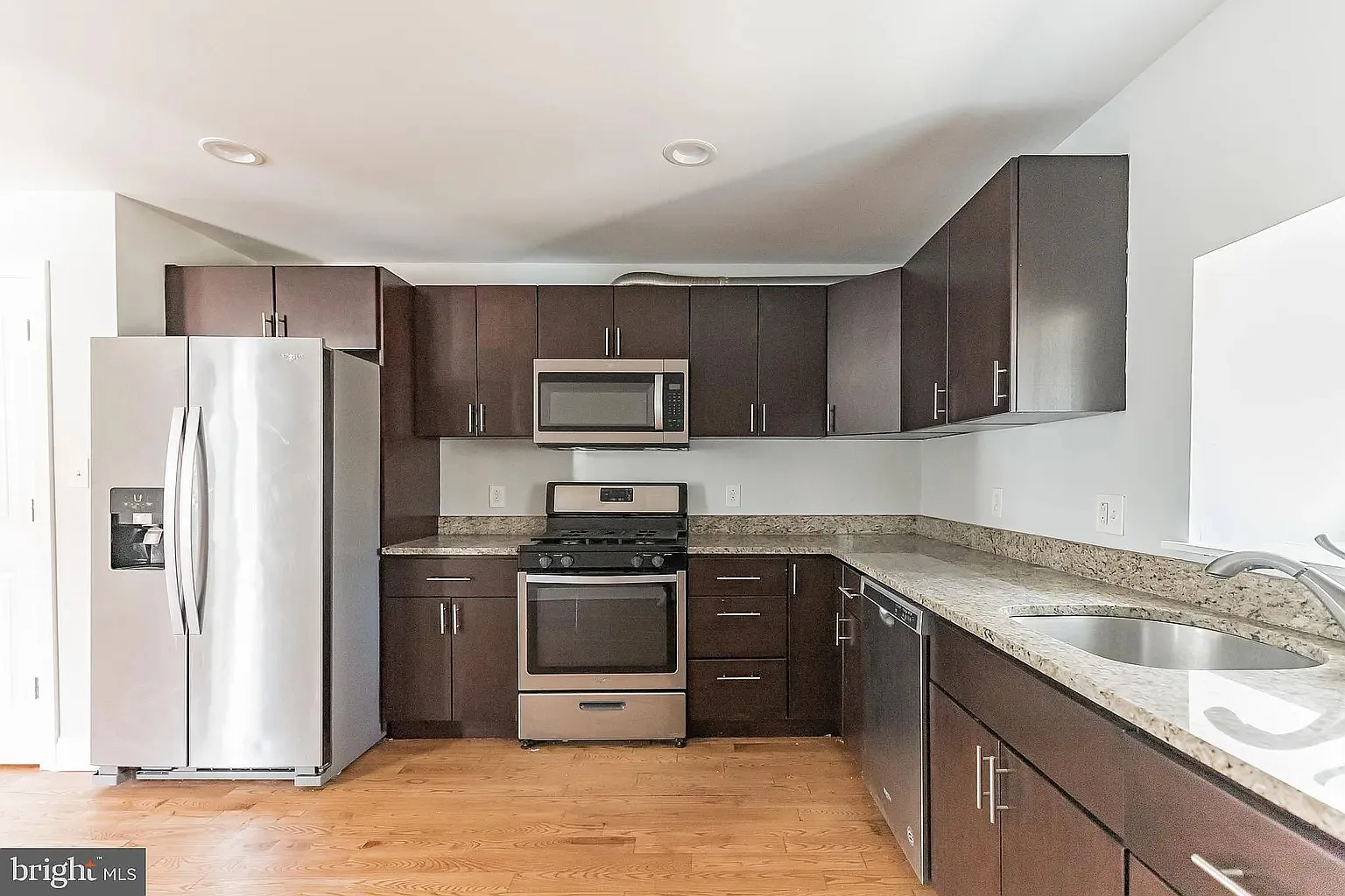 4 bed, 1728 sqft, $3,300 — Photo 4