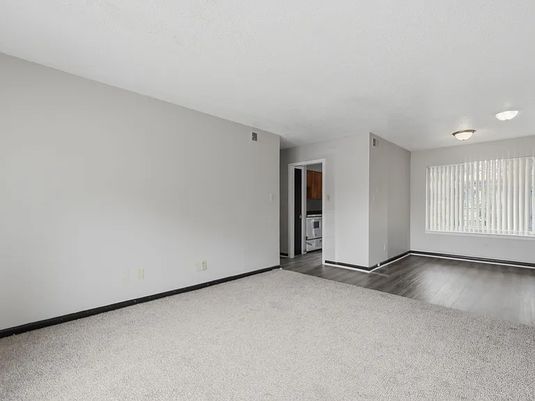 Hillcrest Apartments — Photo 3