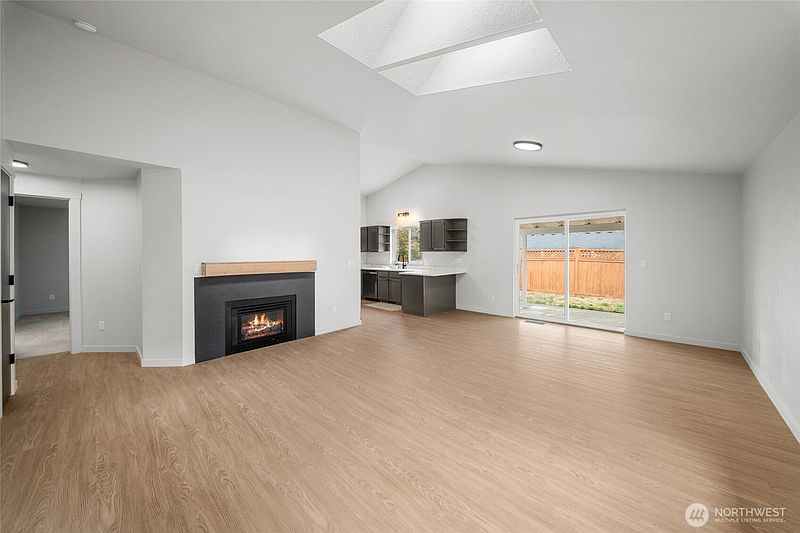 5th image of 5916 Crimson Court SE